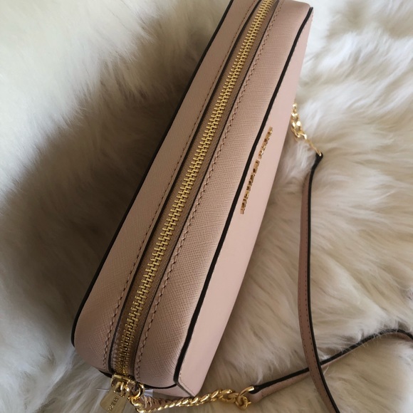 Sale 🎊 Beautiful Mk Jet Set Crossbody large🦄 - Picture 2 of 8